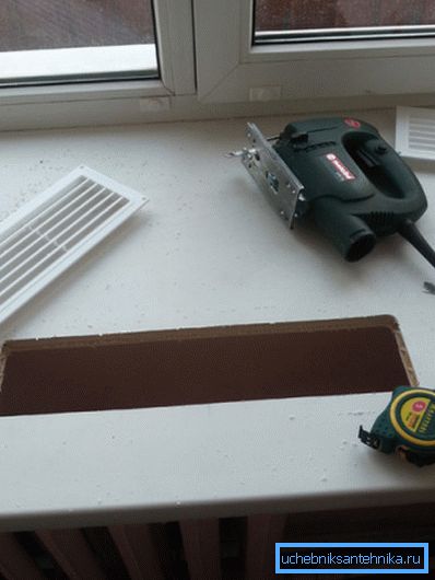 Instaliranje rešetke u prozoru je jednostavan zadatak Instaliranje rešetke u prozoru je jednostavan zadatak
