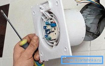 Instaliranje ventilatora u kupatilu Instaliranje ventilatora u kupatilu