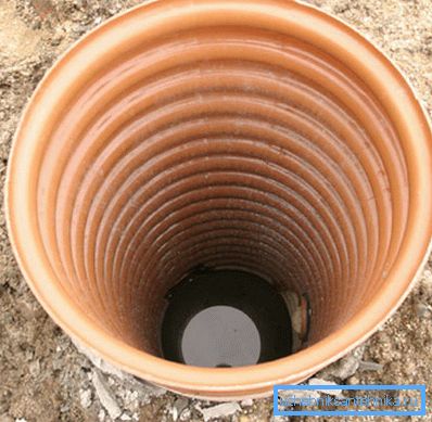 Instalirani plastični prstenovi obavljaju iste funkcije kao i kada se koristi armirani betonski materijal Instalirani plastični prstenovi obavljaju iste funkcije kao i kada se koristi armirani betonski materijal