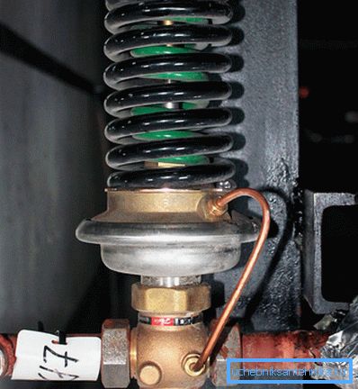 U podrumu je ugrađen regulator pritiska. Regulator pritiska ugrađen u podrum