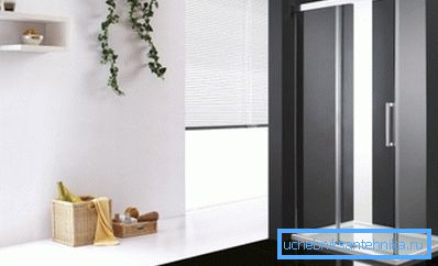 Soba ima tuš kutak sa niskim panom 120x90 mm. Soba ima tuš kutak sa niskim panom 120x90 mm.
