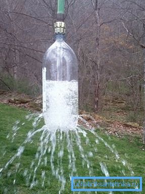 Verzija konstrukcije koristeći konvencionalnu plastičnu bočicu Verzija konstrukcije koristeći konvencionalnu plastičnu bočicu