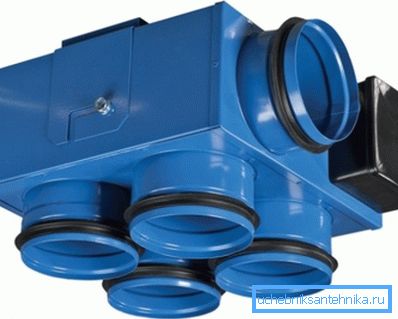Ulazna i izlazna mlaznica višezonskog centrifugalnog ventilatora. Ulazna i izlazna mlaznica višezonskog centrifugalnog ventilatora.