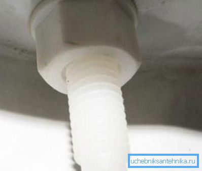 Prikaz odozdo na vrtložnu plastičnu navrtku Prikaz odozdo na vrtložnu plastičnu navrtku