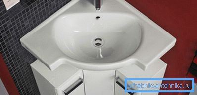 Vanjski, proizvodi porcelana se teško razlikuju od glinenih posuđa, ali kada se koriste, sve odmah stupi na svoje mjesto. Vanjski, proizvodi porcelana se teško razlikuju od glinenih posuđa, ali kada se koriste, sve odmah stupi na svoje mjesto.