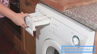 Voda se uliva direktno u ovaj odeljak.