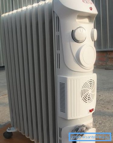 Radijator za vazdušne ulja omogućava vam brzu distribuciju toplote oko prostorije Radijator za vazdušne ulja omogućava vam brzu distribuciju toplote oko prostorije
