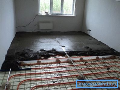 Ispunjavanje toplotno izolovanog poda sa betonom Ispunjavanje toplotno izolovanog poda sa betonom