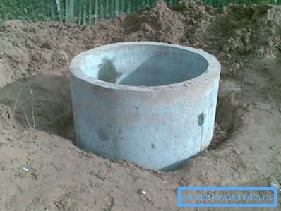 Armirani betonski bunar. Armirani betonski bunar.