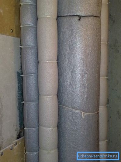 Zvučna izolacija se izrađuje pomoću specijalnog materijala. Zvučna izolacija se izrađuje pomoću specijalnog materijala.